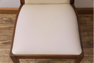 ヴィンテージ家具　北欧ビンテージ　G-PLAN(ジープラン)　白のレザーが可愛らしいダイニングチェア(椅子)(2)