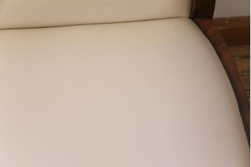 ヴィンテージ家具　北欧ビンテージ　G-PLAN(ジープラン)　白のレザーが可愛らしいダイニングチェア(椅子)(2)