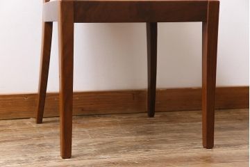 ヴィンテージ家具　北欧ビンテージ　G-PLAN(ジープラン)　白のレザーが可愛らしいダイニングチェア(椅子)(2)