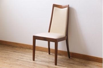 ヴィンテージ家具　北欧ビンテージ　G-PLAN(ジープラン)　白のレザーが可愛らしいダイニングチェア(椅子)(2)