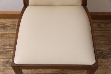 ヴィンテージ家具　北欧ビンテージ　G-PLAN(ジープラン)　白のレザーが可愛らしいダイニングチェア(椅子)(3)
