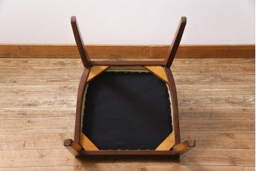 ヴィンテージ家具　北欧ビンテージ　G-PLAN(ジープラン)　白のレザーが可愛らしいダイニングチェア(椅子)(3)