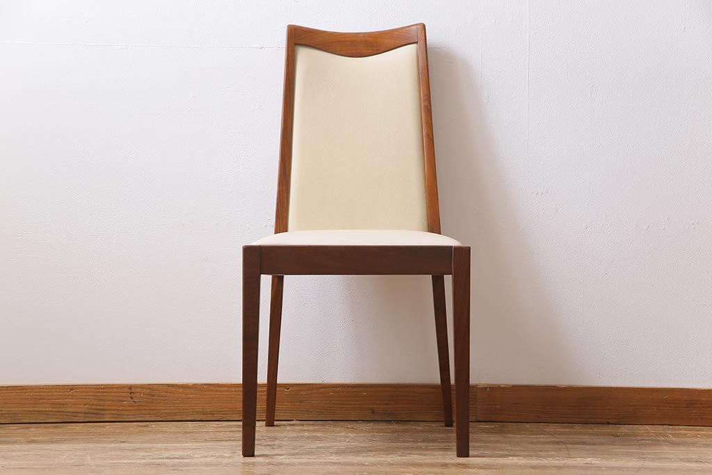 ヴィンテージ家具　北欧ビンテージ　G-PLAN(ジープラン)　白のレザーが可愛らしいダイニングチェア(椅子)