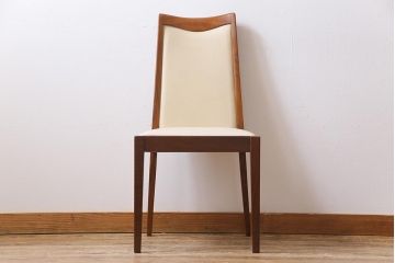 ヴィンテージ家具　北欧ビンテージ　G-PLAN(ジープラン)　白のレザーが可愛らしいダイニングチェア(椅子)