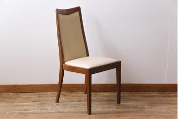 ヴィンテージ家具　北欧ビンテージ　G-PLAN(ジープラン)　白のレザーが可愛らしいダイニングチェア(椅子)