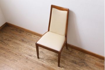 ヴィンテージ家具　北欧ビンテージ　G-PLAN(ジープラン)　白のレザーが可愛らしいダイニングチェア(椅子)