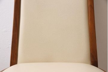 ヴィンテージ家具　北欧ビンテージ　G-PLAN(ジープラン)　白のレザーが可愛らしいダイニングチェア(椅子)