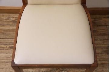 ヴィンテージ家具　北欧ビンテージ　G-PLAN(ジープラン)　白のレザーが可愛らしいダイニングチェア(椅子)