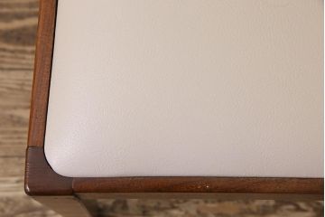 ヴィンテージ家具　北欧ビンテージ　G-PLAN(ジープラン)　白のレザーが可愛らしいダイニングチェア(椅子)