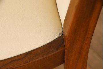 ヴィンテージ家具　北欧ビンテージ　G-PLAN(ジープラン)　白のレザーが可愛らしいダイニングチェア(椅子)