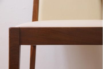ヴィンテージ家具　北欧ビンテージ　G-PLAN(ジープラン)　白のレザーが可愛らしいダイニングチェア(椅子)