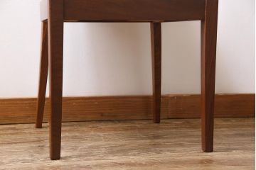 ヴィンテージ家具　北欧ビンテージ　G-PLAN(ジープラン)　白のレザーが可愛らしいダイニングチェア(椅子)