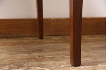 ヴィンテージ家具　北欧ビンテージ　G-PLAN(ジープラン)　白のレザーが可愛らしいダイニングチェア(椅子)