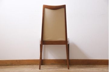 ヴィンテージ家具　北欧ビンテージ　G-PLAN(ジープラン)　白のレザーが可愛らしいダイニングチェア(椅子)