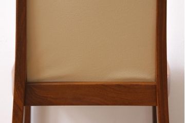 ヴィンテージ家具　北欧ビンテージ　G-PLAN(ジープラン)　白のレザーが可愛らしいダイニングチェア(椅子)