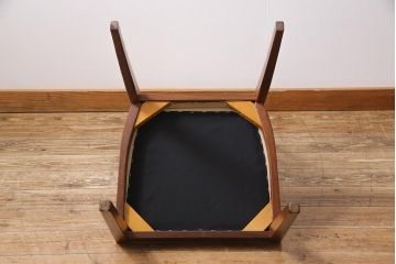 ヴィンテージ家具　北欧ビンテージ　G-PLAN(ジープラン)　白のレザーが可愛らしいダイニングチェア(椅子)