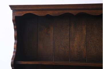 アンティーク家具　イギリスアンティーク　オーク材　伝統的なデザインの彫りが美しいカップボード(食器棚、飾り棚、キッチンボード)