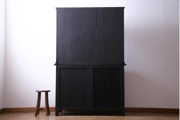 アンティーク家具　イギリスアンティーク　オーク材　伝統的なデザインの彫りが美しいカップボード(食器棚、飾り棚、キッチンボード)