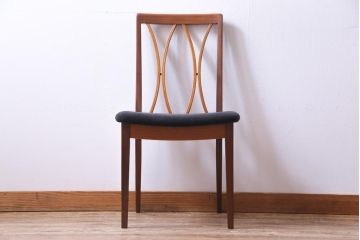 ヴィンテージ家具　ビンテージ　G-PLAN(ジープラン)　X-back(エックスバック)が目を引くチェア(ダイニングチェア、椅子)