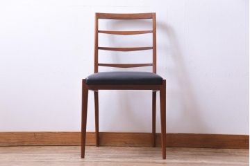 ヴィンテージ家具　北欧ビンテージ　細身のフレームがおしゃれなダイニングチェア(ワークチェア、椅子)