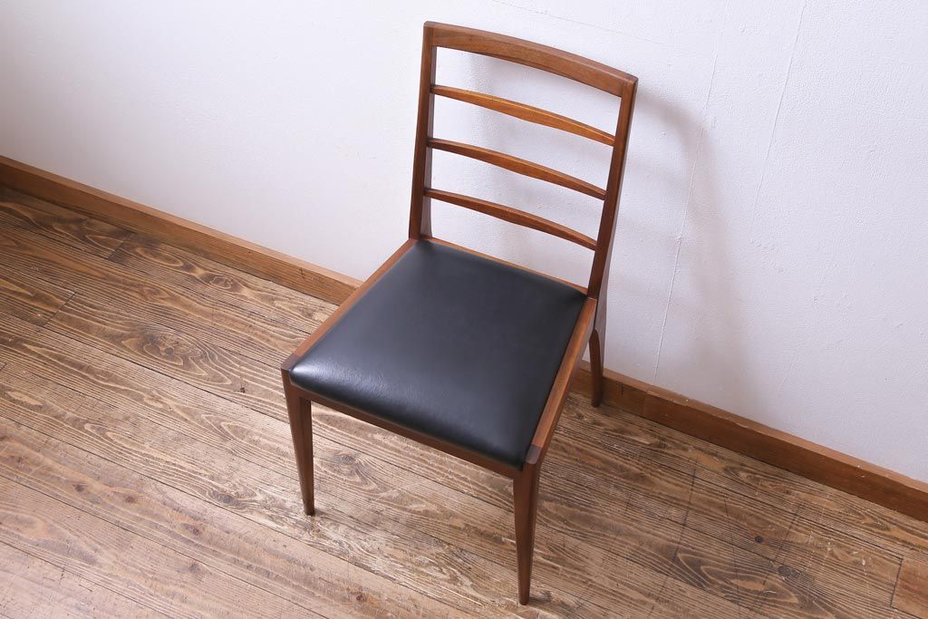 ヴィンテージ家具　北欧ビンテージ　細身のフレームがおしゃれなダイニングチェア(ワークチェア、椅子)