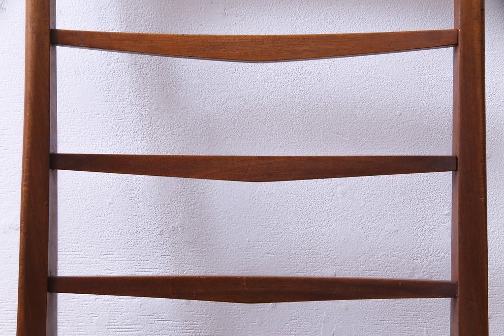 ヴィンテージ家具　北欧ビンテージ　細身のフレームがおしゃれなダイニングチェア(ワークチェア、椅子)