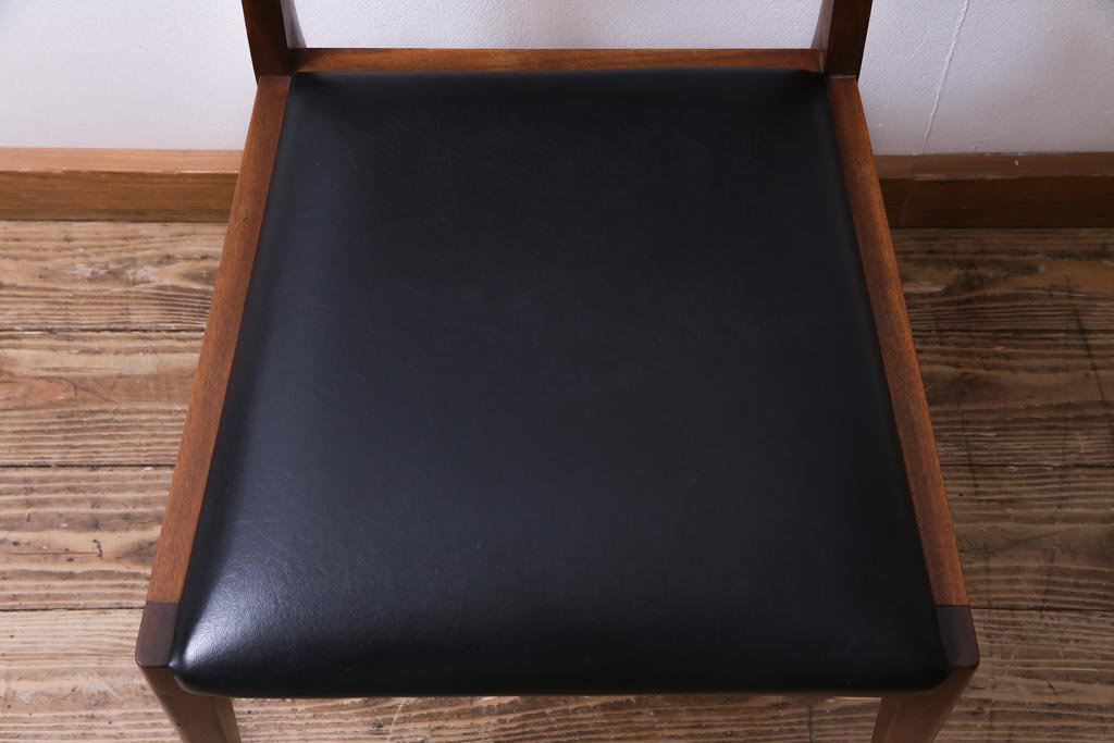 ヴィンテージ家具　北欧ビンテージ　細身のフレームがおしゃれなダイニングチェア(ワークチェア、椅子)