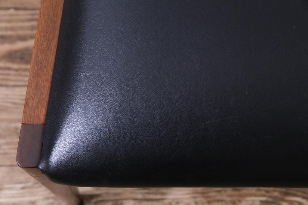 ヴィンテージ家具　北欧ビンテージ　細身のフレームがおしゃれなダイニングチェア(ワークチェア、椅子)