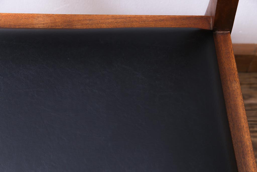 ヴィンテージ家具　北欧ビンテージ　細身のフレームがおしゃれなダイニングチェア(ワークチェア、椅子)