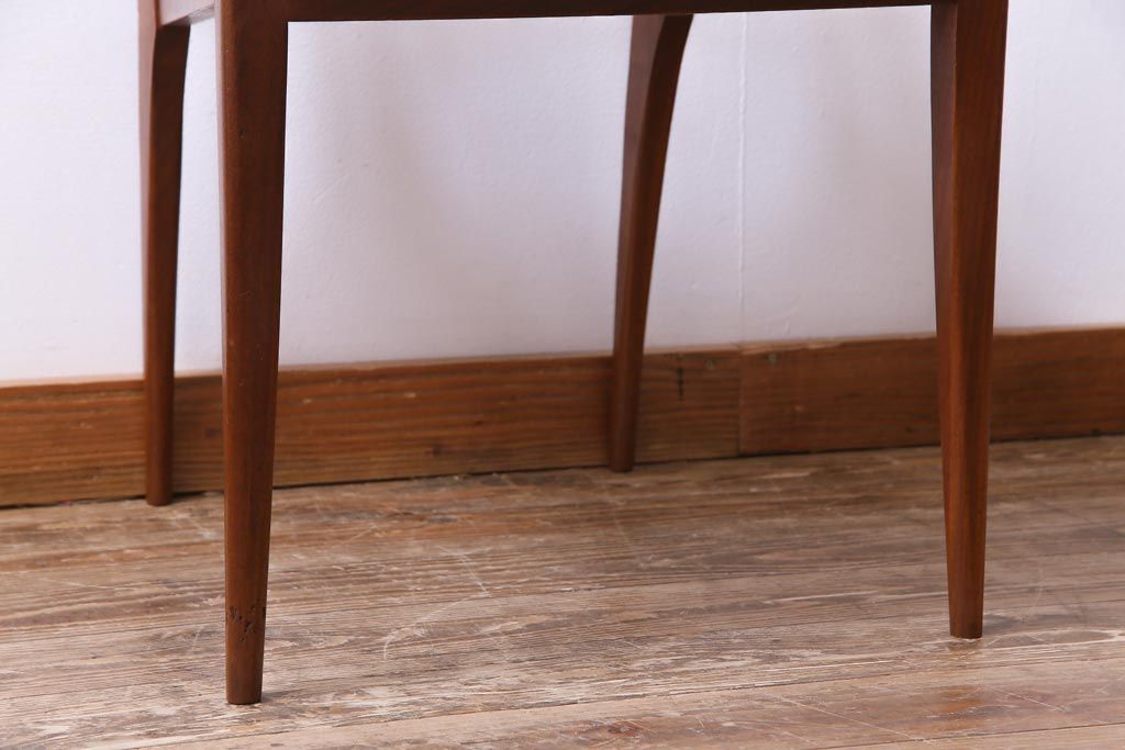 ヴィンテージ家具　北欧ビンテージ　細身のフレームがおしゃれなダイニングチェア(ワークチェア、椅子)