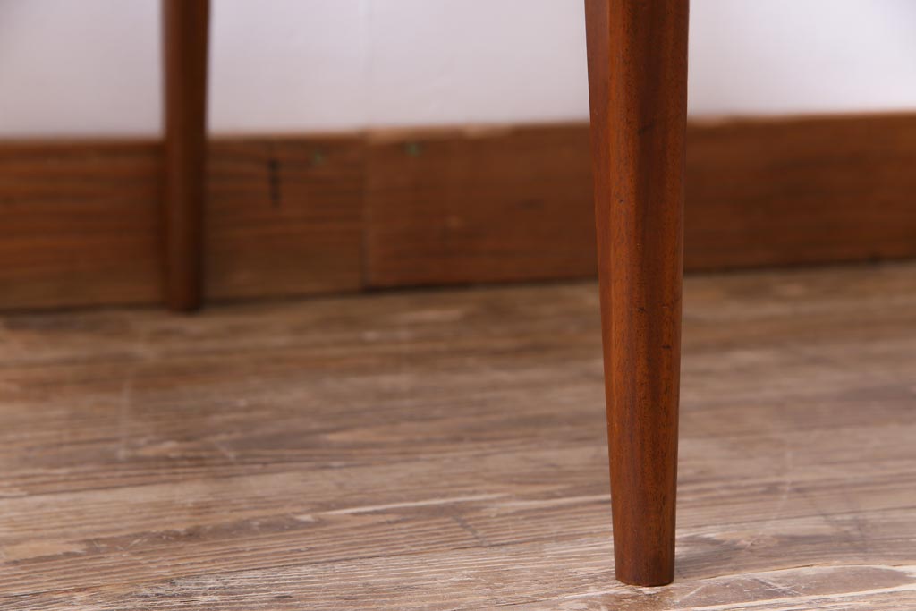 ヴィンテージ家具　北欧ビンテージ　細身のフレームがおしゃれなダイニングチェア(ワークチェア、椅子)