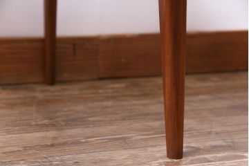 ヴィンテージ家具　北欧ビンテージ　細身のフレームがおしゃれなダイニングチェア(ワークチェア、椅子)