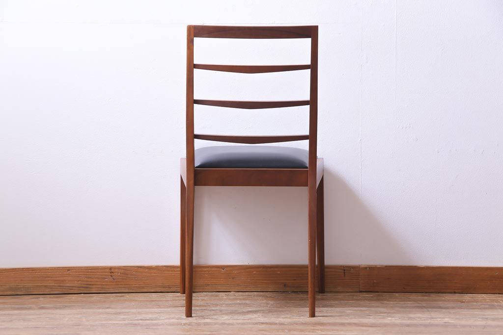 ヴィンテージ家具　北欧ビンテージ　細身のフレームがおしゃれなダイニングチェア(ワークチェア、椅子)