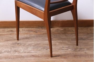 ヴィンテージ家具　北欧ビンテージ　細身のフレームがおしゃれなダイニングチェア(ワークチェア、椅子)