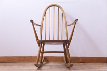 ヴィンテージ家具　イギリスビンテージ　ERCOL(アーコール)　木の温もり溢れるクエーカーロッキングチェア(アームチェア)