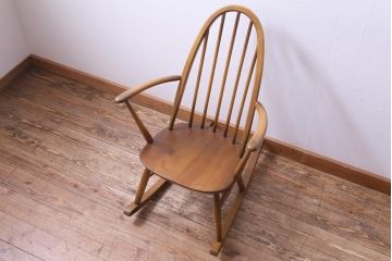 ヴィンテージ家具　イギリスビンテージ　ERCOL(アーコール)　木の温もり溢れるクエーカーロッキングチェア(アームチェア)