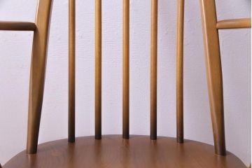 ヴィンテージ家具　イギリスビンテージ　ERCOL(アーコール)　木の温もり溢れるクエーカーロッキングチェア(アームチェア)