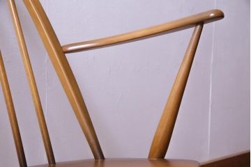 ヴィンテージ家具　イギリスビンテージ　ERCOL(アーコール)　木の温もり溢れるクエーカーロッキングチェア(アームチェア)