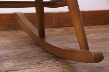 ヴィンテージ家具　イギリスビンテージ　ERCOL(アーコール)　木の温もり溢れるクエーカーロッキングチェア(アームチェア)