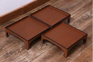 和製アンティーク　工芸品　精巧に施された彫りの模様が目を引くお膳3客セット