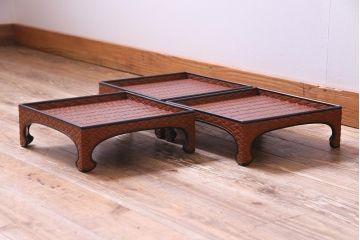 和製アンティーク　工芸品　精巧に施された彫りの模様が目を引くお膳3客セット