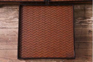 和製アンティーク　工芸品　精巧に施された彫りの模様が目を引くお膳3客セット