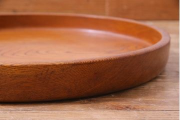 昭和レトロ　ケヤキ材　シンプルなデザインに杢目が映える丸型お盆