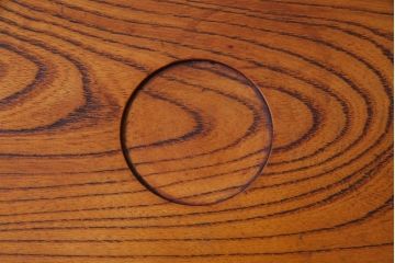 昭和レトロ　ケヤキ材　シンプルなデザインに杢目が映える丸型お盆