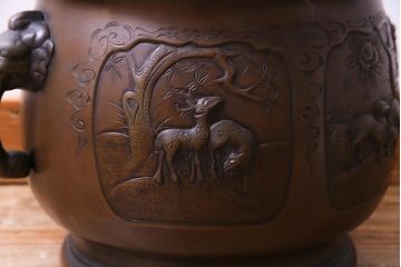 アンティーク雑貨　古民具　緻密に描かれた動物の図が目を引く真鍮火鉢(耳付き火鉢、手あぶり)(1)