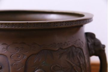 アンティーク雑貨　古民具　緻密に描かれた動物の図が目を引く真鍮火鉢(耳付き火鉢、手あぶり)(1)