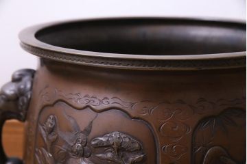 アンティーク雑貨　古民具　緻密に描かれた動物の図が目を引く真鍮火鉢(耳付き火鉢、手あぶり)(2)