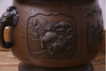 アンティーク雑貨　古民具　緻密に描かれた動物の図が目を引く真鍮火鉢(耳付き火鉢、手あぶり)(2)