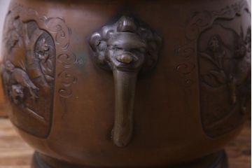 アンティーク雑貨　古民具　緻密に描かれた動物の図が目を引く真鍮火鉢(耳付き火鉢、手あぶり)(2)