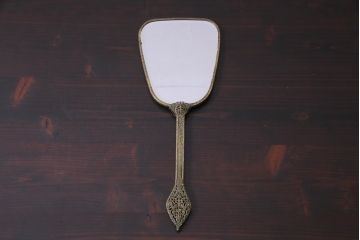 アンティーク雑貨　イギリスアンティーク　真鍮製　プチポワン刺繍が愛らしいハンドミラー(手鏡)